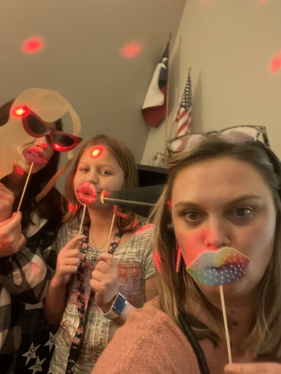 MBreidenthal's tweet photo. We enjoyed lunch with the AP and some Photo Booth fun with @cheadhorn @AultElem #TeamAult https://t.co/rVPoixcvJI