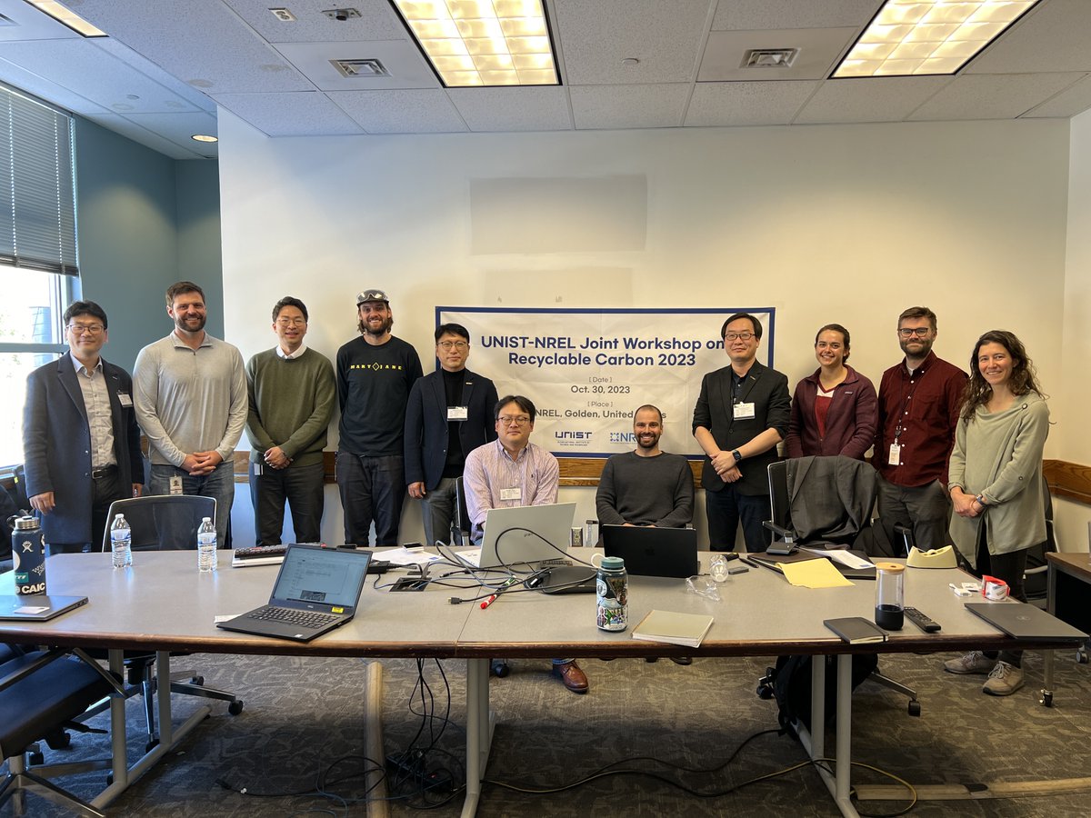 _jungki1981's tweet photo. 🤝Excited to announce that UNIST 🇰🇷 and NREL 🇺🇸 have officially partnered to enhance sustainability efforts in biomass utilization, plastics recycling, and solar cells. Thrilled to be part of this collaboration that's paving the way towards a more sustainable planet! #nrel #unist https://t.co/dlgylggqR3