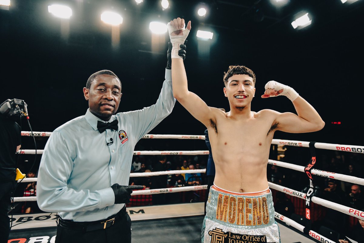 ProBoxTvEspanol's tweet photo. LA PRÓXIMA ESTRELLA MEXICANA ⭐️🇲🇽

Emiliano Moreno se dispone a demostrar que es la próxima estrella mexicana en ProBox TV 👊

Sintoniza ahora 🫵

#MiércolesdePeleas #ProBoxTV #NochedeBoxeo #BoxeoEnVivo #Boxeo #PróximaPelea #chrisalgieri #pauliemalignaggi https://t.co/rppvit59zr