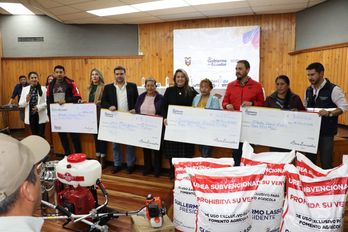 goberazuay's tweet photo. @ConsuOrellanaP @Agricultura_CZ6 @AgriculturaEc 💪La fortaleza y dedicación de nuestros agricultores es digna de reconocer y de vital importancia para el sector productivo del Azuay. 

@ConsuOrellanaP 
@Agricultura_CZ6
@AgriculturaEc

#DemocraciaYResultados 
#900DíasJuntos https://t.co/utrmM00K0E