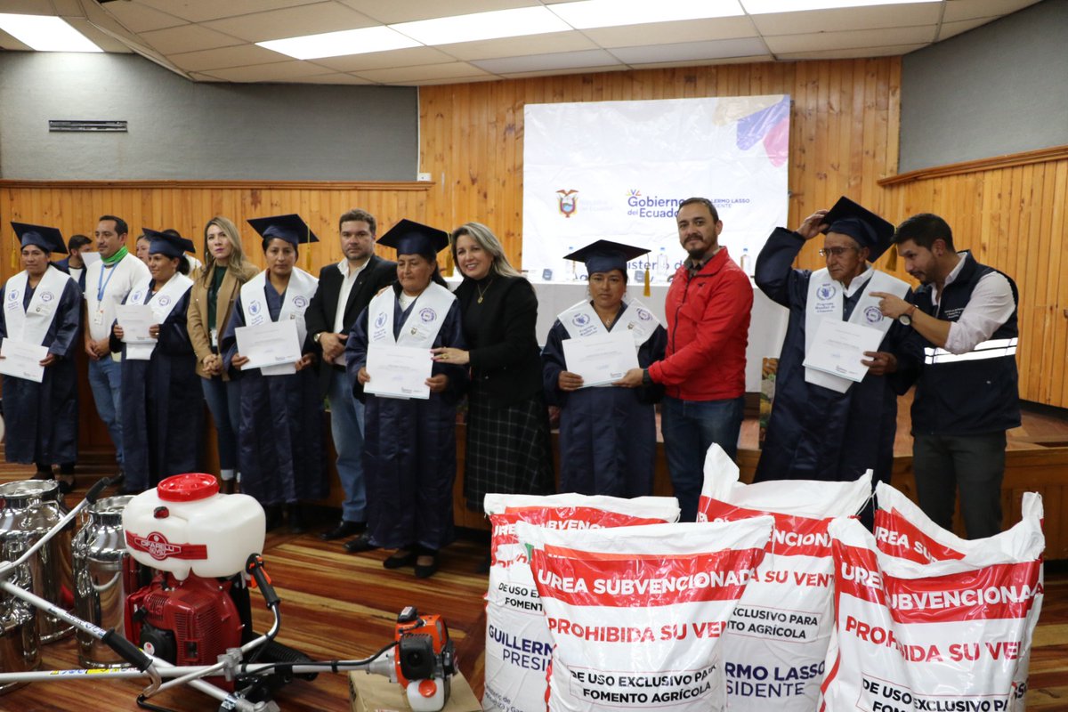 goberazuay's tweet photo. @ConsuOrellanaP @Agricultura_CZ6 @AgriculturaEc 💪La fortaleza y dedicación de nuestros agricultores es digna de reconocer y de vital importancia para el sector productivo del Azuay. 

@ConsuOrellanaP 
@Agricultura_CZ6
@AgriculturaEc

#DemocraciaYResultados 
#900DíasJuntos https://t.co/utrmM00K0E