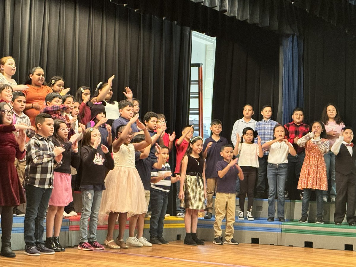 OakhurstFWISD's tweet image. Gracias! Thank you! What a wonderful 4th Grade Music Program!! Mr. Noori, always going above and beyond! Hope. Joy. Urgency. #OneFortWorth #HopeJoyUrgency #LeadingandLearning @ChristinReeves @CharlieGarciaFW @claudia_jacobo1