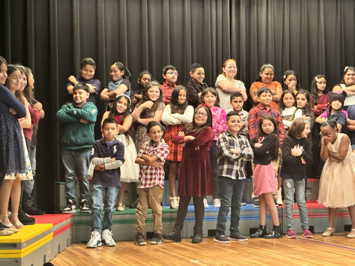 OakhurstFWISD's tweet image. Gracias! Thank you! What a wonderful 4th Grade Music Program!! Mr. Noori, always going above and beyond! Hope. Joy. Urgency. #OneFortWorth #HopeJoyUrgency #LeadingandLearning @ChristinReeves @CharlieGarciaFW @claudia_jacobo1