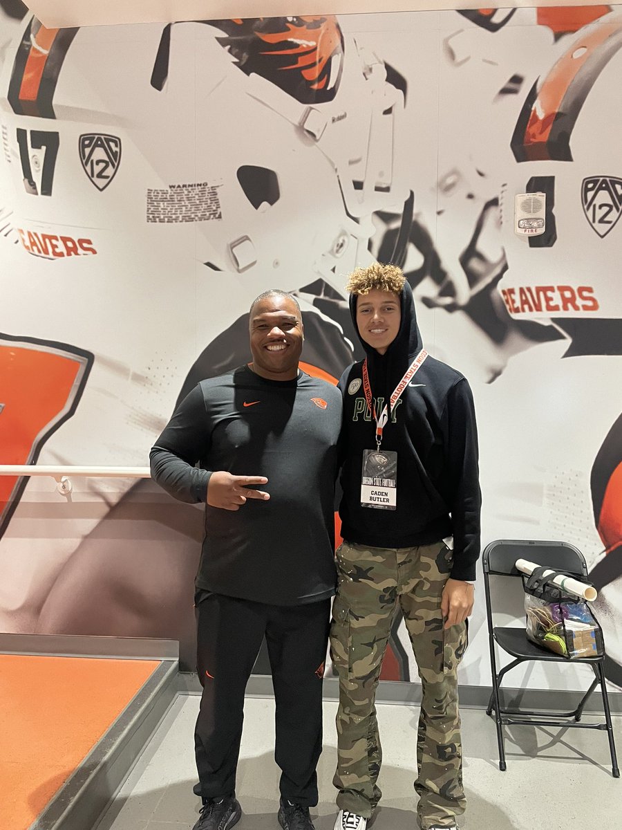 Had a great time at <a href="/BeaverFootball/">Oregon State Football</a> this past weekend. Was nice to get back up to Corvallis. Thank you to the coaches and staff for having me. Loved the family atmosphere. @kefenseh <a href="/KbTheStable/">KB</a> <a href="/MikeDoc40/">Michael Doctor</a>