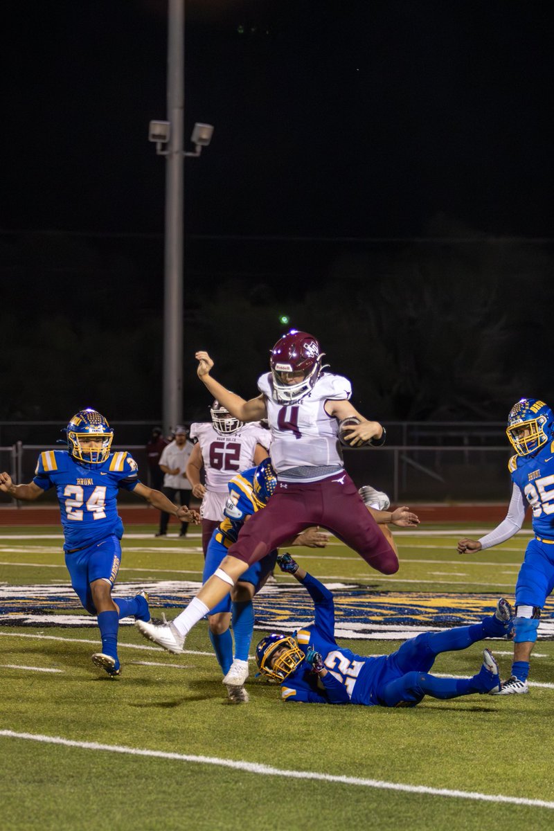 LaneRanly's tweet photo. Currently sitting @

6’4, 205 pounds
5.0 40yd dash 
180 Bench 
275 Squat

Class of 2026

#Recruitthesouth #Recruitthe361 #2a #smalltownbigdreams #Rd2loading https://t.co/H04aAmffI7