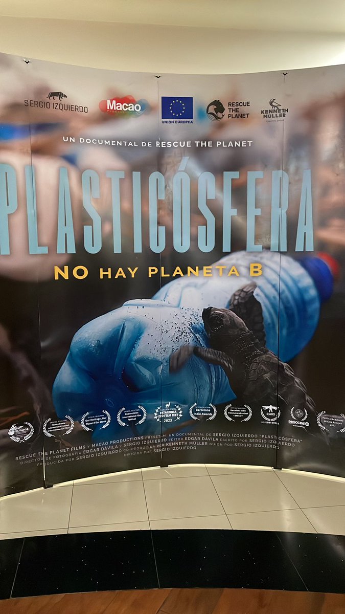 kennethmullerg's tweet photo. Emocionados de estrenar el día de hoy el documental de Sergio Izquierdo en las salas de cine nacional, es un honor haber sido parte de este proyecto tan importante para la conciencia de lo que nos pasa. 

#SergioIzquierdo #KennethMuller #Plasticósfera https://t.co/mcDnnXWRlk