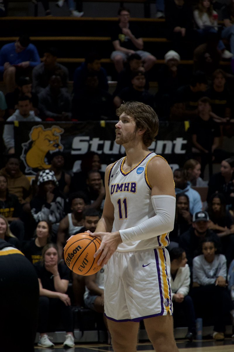 UMHB Basketball🏀 tweet media