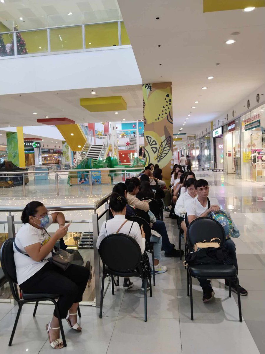 CalambaCaratsPH's tweet photo. Department Store - 24. https://t.co/6D1glFBblz