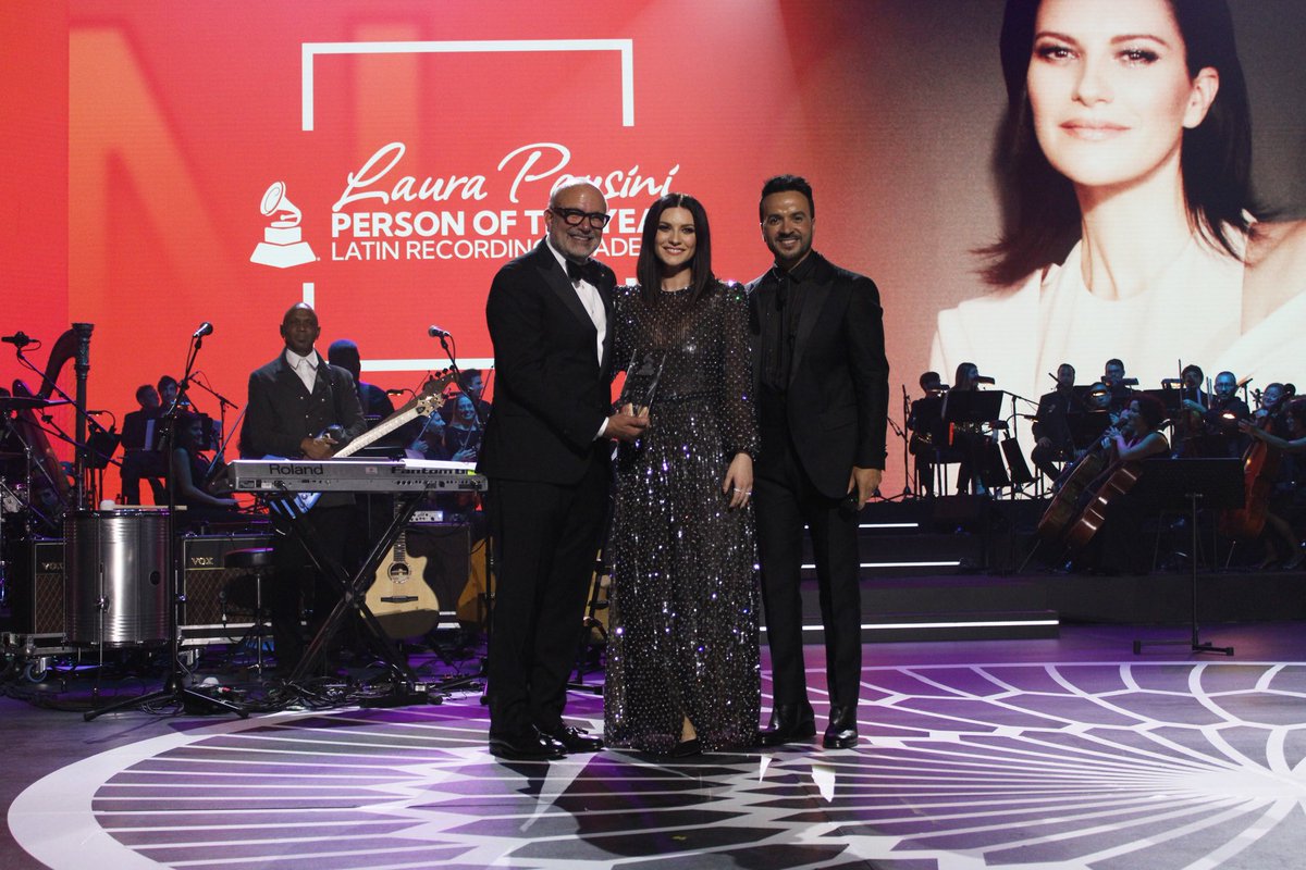 LauraPausini's tweet photo. ¡Sin palabras!
Speechless!
Senza parole!

Gracias a todos y gracias a los @LatinGRAMMYs 💙
#LatinGrammy https://t.co/WN5pHuEPYZ