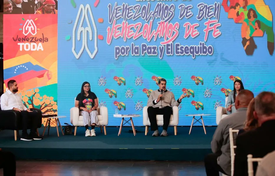 GabrielFrancoJ's tweet photo. Encuentro de venezolanos de bien, venezolanos de fe por la Paz y el Esequibo.

En la misma participamos junto a Delegación Indígena en representación de nuestros Pueblos Originarios.

Sectores religiosos sumándose a recuperación de la Guayana Esequiba 🇻🇪♥️

#DefiendeElEsequibo https://t.co/QKkKCKgiAu