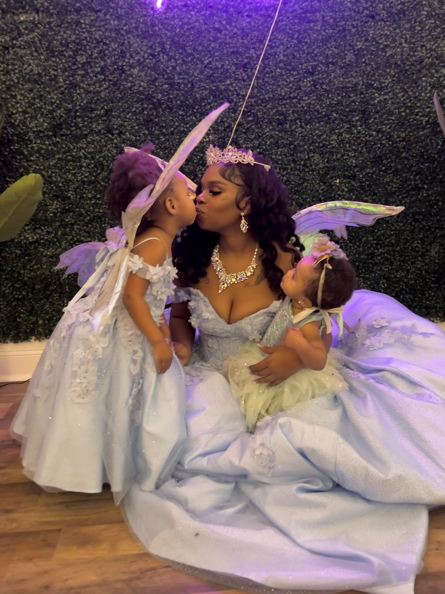 dsheaaa's tweet photo. Laughter is timeless 
Imagination has no age
Dreams are forever 
-Tinkerbell 🧚🏾‍♀️🧚🧚‍♂️🦄
#enchantedfairies #mommyandme https://t.co/RoQHwuYlF2