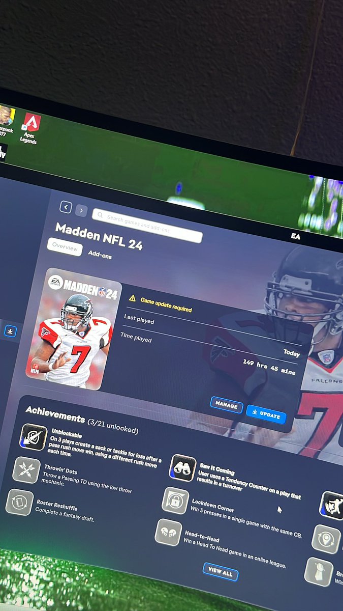 dcrazzym's tweet photo. Aye anyone’s Madden saying it needs to update but won’t update?
#MaddenNFL24 #MaddenHelp
#EA https://t.co/hPnjqPbNZQ