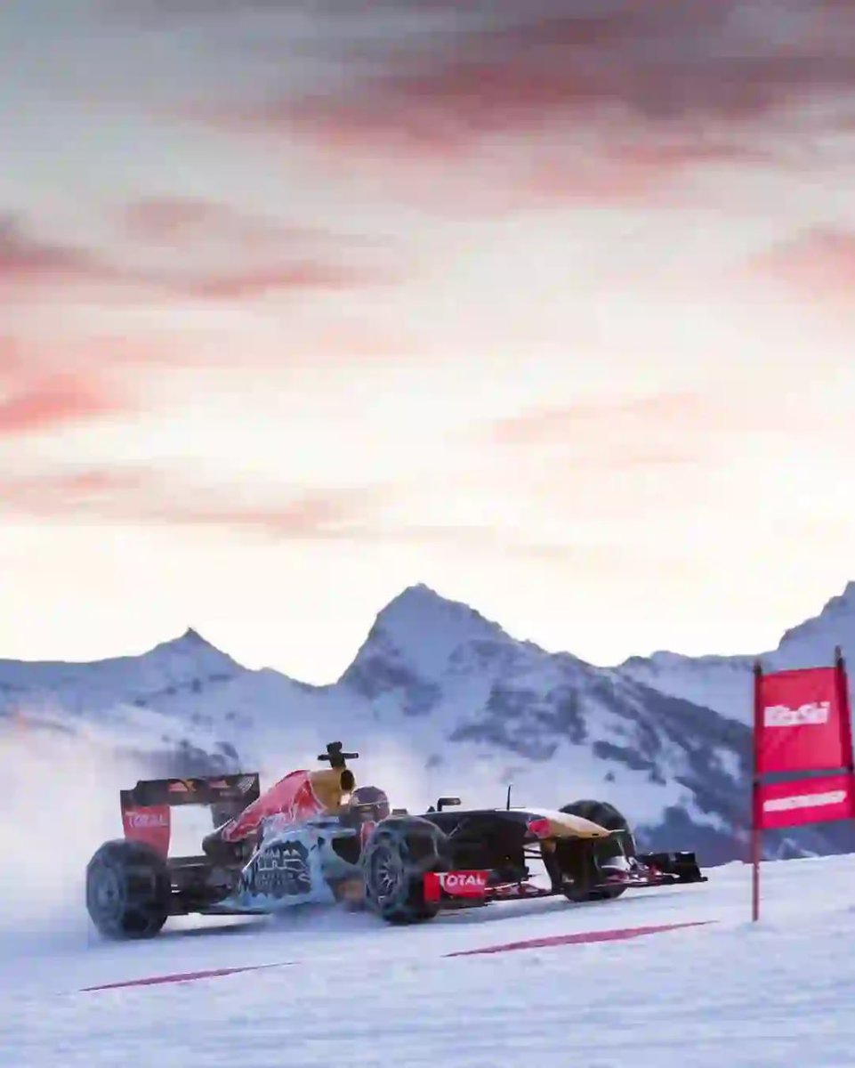 Maranda85368361's tweet photo. カナダから友人に掲載した雪のF1大会🏎 https://t.co/kjQyKmBtOH
