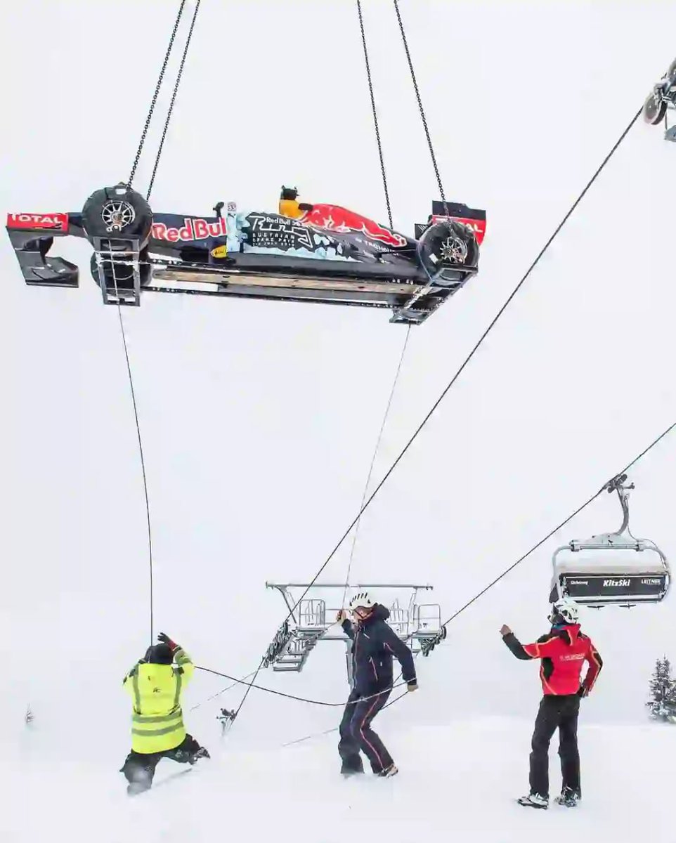 Maranda85368361's tweet photo. カナダから友人に掲載した雪のF1大会🏎 https://t.co/kjQyKmBtOH