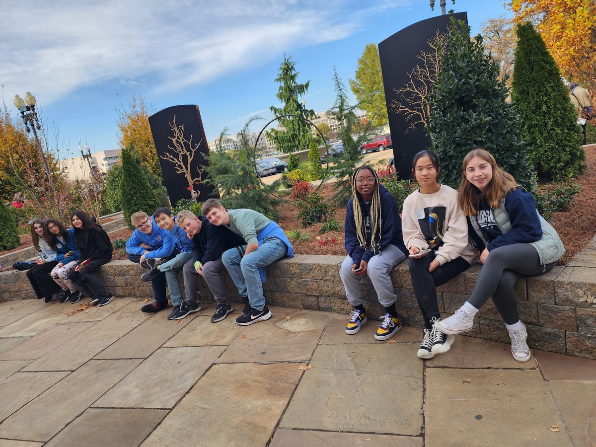 coachmal1's tweet photo. DC bus 4 at the botanical gardens quick stop before holocaust https://t.co/3wrSECcfEb