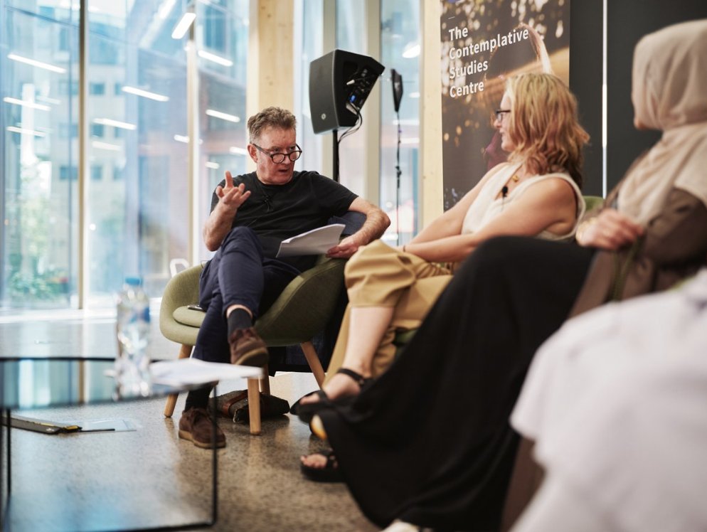 How do contemplative traditions influence mental health?

Listen to <a href="/3CR/">3CR Community Radio</a> radio for a <a href="/ContemplateUoM/">Contemplative Studies Centre</a> lecture feat  Zen, Insight &amp; Islamic tradition leaders discussing mental health, spirituality &amp; emotional wellbeing.

3cr.org.au/brainwaves/epi…

#mentalhealth #buddhism #islam #zen