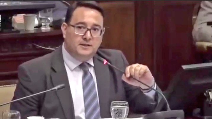 ecampos_mza's tweet photo. #MiércolesDeSesión
 💼🖋️ Se dio media sanción al proyecto que impulsamos desde @DiputadosMza para regular el ejercicio notarial en #Mendoza. 

📰Nota completa en:
https://t.co/MrMBJSBEe0

📽Vivo de la sesión:
https://t.co/x0CRpcKK1M https://t.co/pCFPP0gUKX