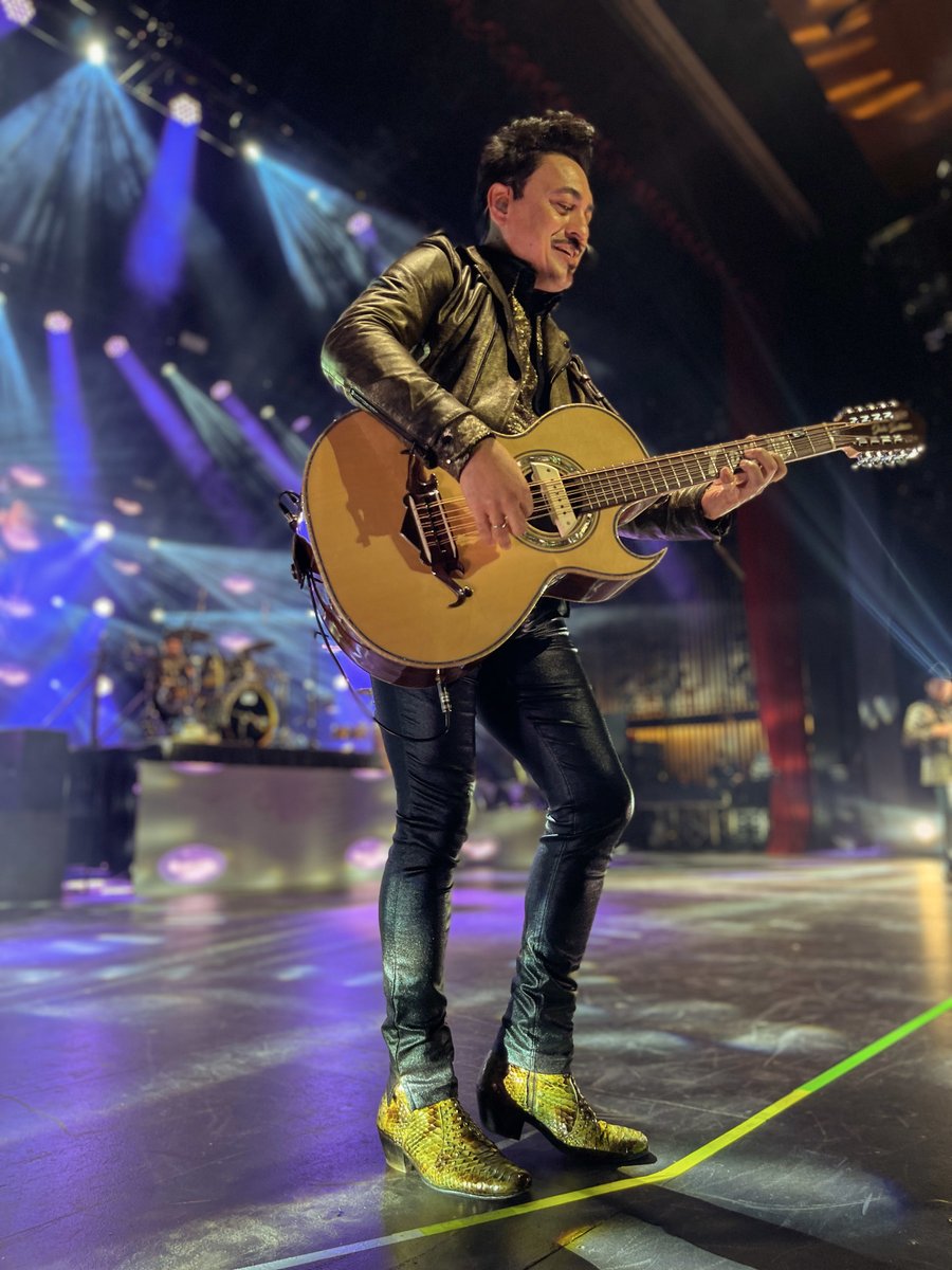 tigresdelnorte's tweet photo. Dedicándole canciones a la #SheIsWow 😍 https://t.co/p9FoZ7Kgp9