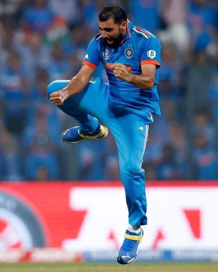 BiswsjitPradhan's tweet photo. 💝সামি ৭ উইকেট, ভারত ফাইনালে।। শ্বাস ফিরিয়ে আনার জন্য অনেক অনেক ধন্যবাদ সামি ভাই।💝💝
স্বপ্নের টিম ইন্ডিয়া। আর একটা ম্যাচ দূরে World C, ২০২৩ এর কাপ জিততে ❤️❤️❤️🇮🇳
#worldcup2023
#finalteamindia https://t.co/iT7lmSBNW1