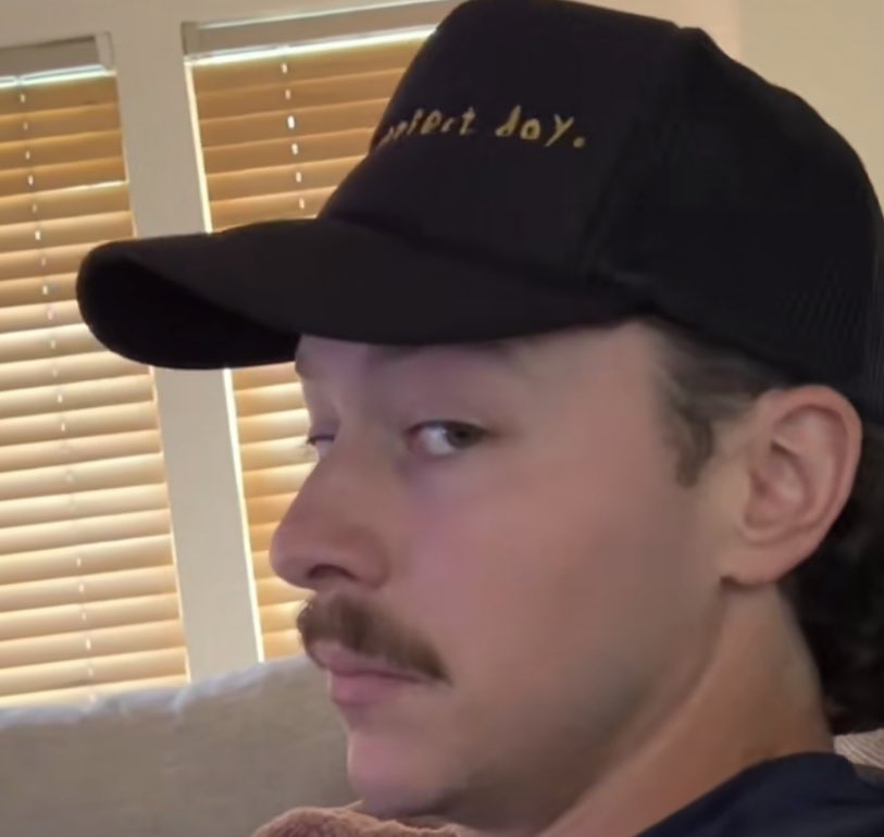 BossdonFr's tweet photo. LIVE ON TWITCH TUNE IN https://t.co/0YkamVeldL https://t.co/y9hUVlZzer