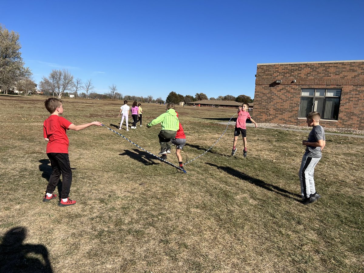 When it’s 70 degrees outside in November you have to take your PE classes outside! #Milfordsoar