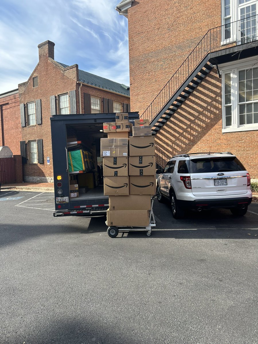 unknowngamerher's tweet photo. @amazon  I had a walking mall this all went to one stop. We arnt equipped with the best equipment to being all packages at once when there so many big packages and it a group stop.  Please note this wasn't moved like this as it would've been a saftey issue/risk of fallowing https://t.co/YCdem27bS0