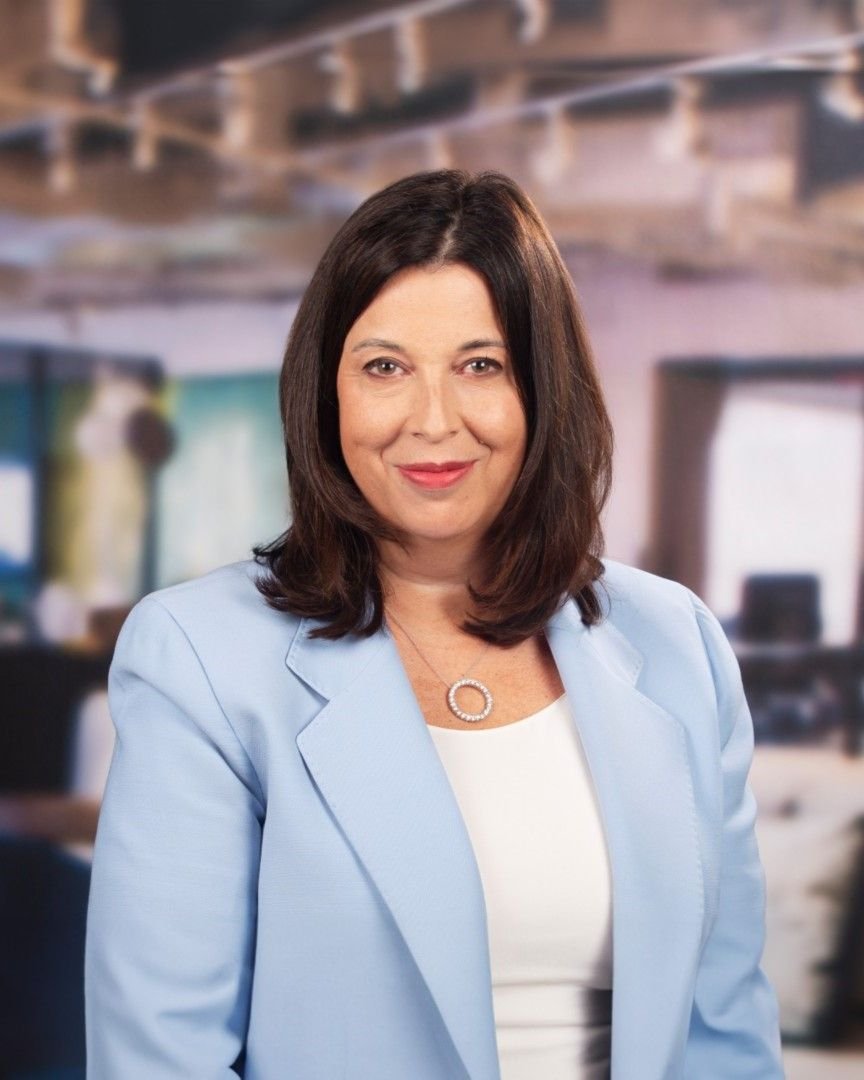 JoshuaOgundu's tweet photo. Ernst &amp; Young has named Janet Truncale their newest Global Chair &amp; CEO, she will be the first woman to run a Big 4 firm. She holds an undergrad degree from Penn &amp; an MBA from Columbia https://t.co/W7DjYUFV0A