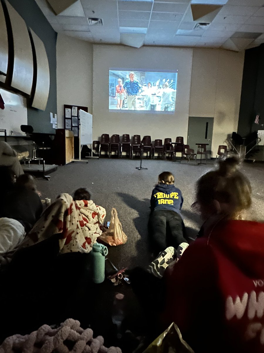Welcome to Jurassic Park watch party! 🦕🥚