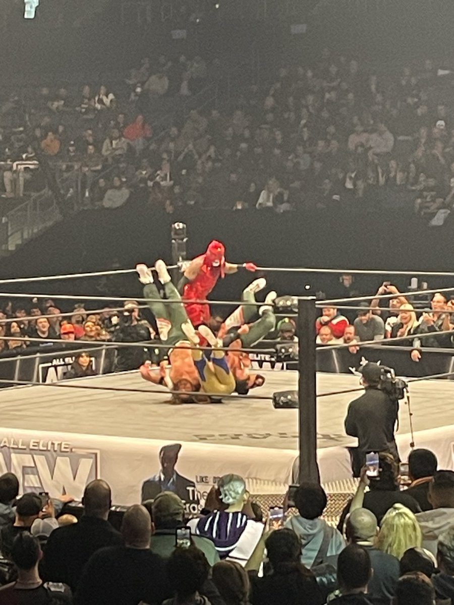AlmightyBinx's tweet photo. @AEW @youngbucks https://t.co/WQaBlkUu3c