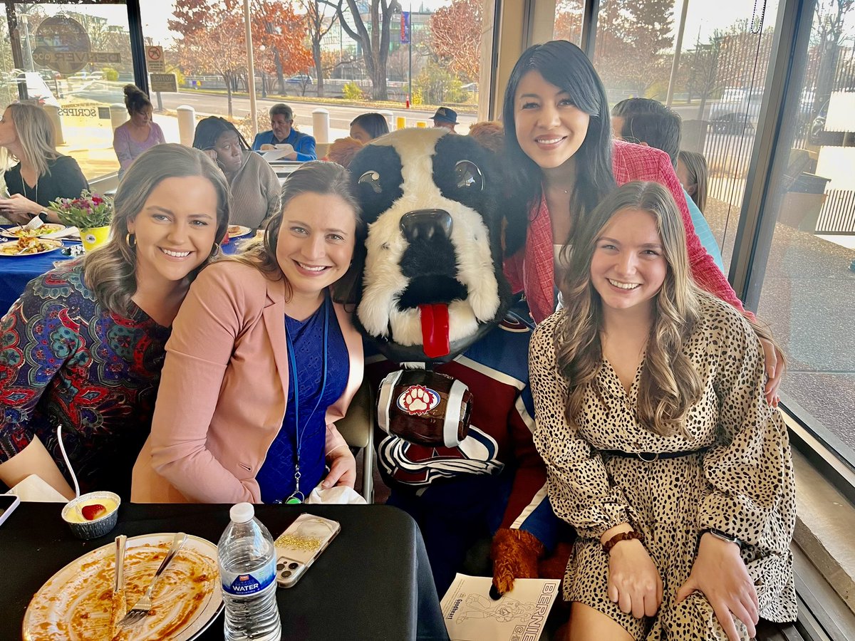 Look who stopped by <a href="/DenverChannel/">Denver7 News</a> today. The <a href="/Avalanche/">Colorado Avalanche</a> mascot Bernie!!! 🏒