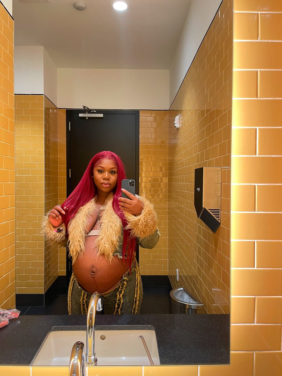 _____NENE's tweet image. bae you know you fine 🥰