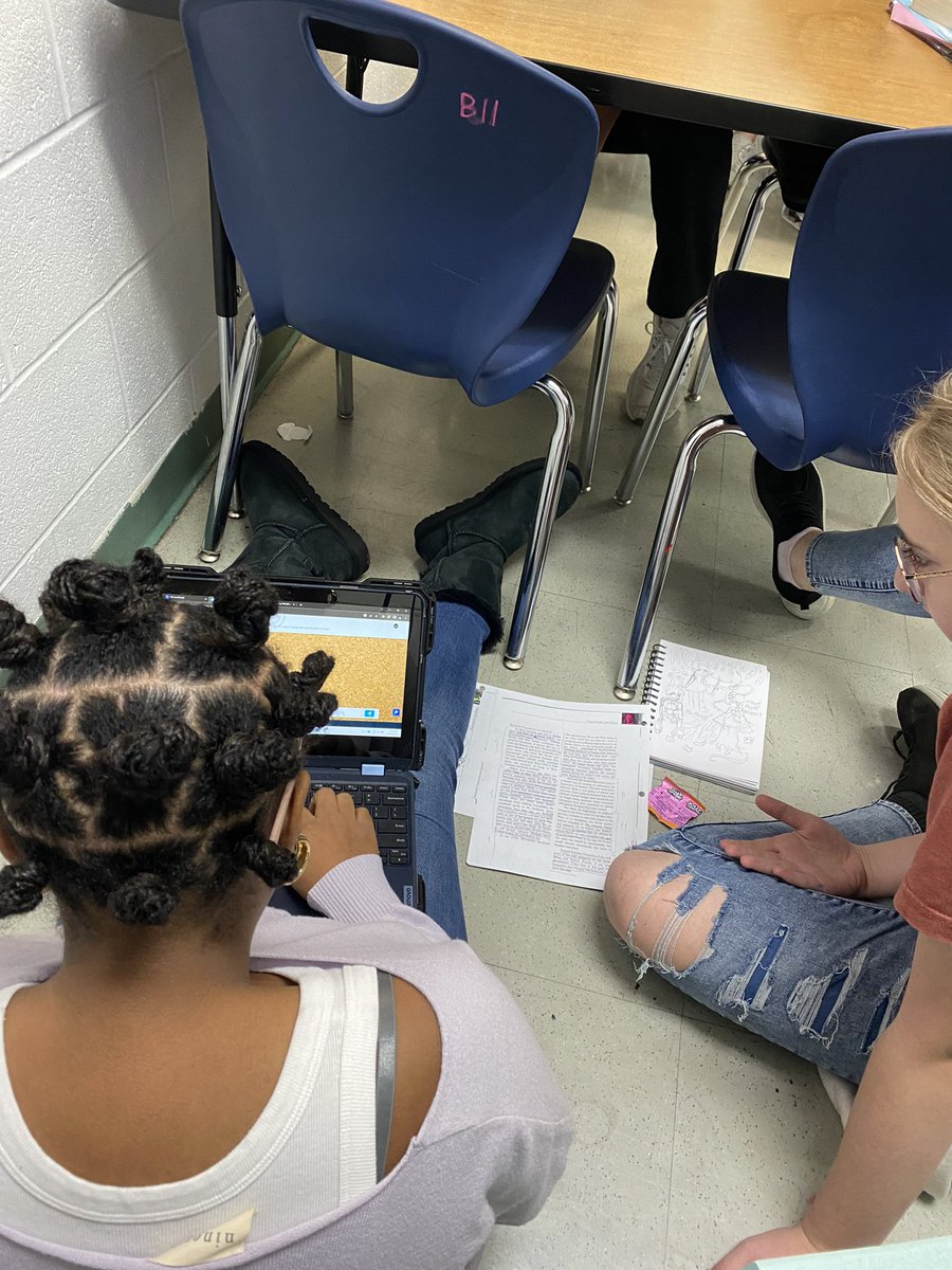 lauren_allinder's tweet photo. #AllindersAngels worked with a partner to analyze Ronald Reagan’s “Tear Down This Wall” speech and the techniques he used to reveal perspective. Teamwork makes the dream work! #TeamDCS @TweetDCS_HMS https://t.co/KBk19LGd9q