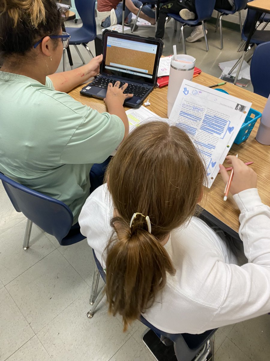 lauren_allinder's tweet photo. #AllindersAngels worked with a partner to analyze Ronald Reagan’s “Tear Down This Wall” speech and the techniques he used to reveal perspective. Teamwork makes the dream work! #TeamDCS @TweetDCS_HMS https://t.co/KBk19LGd9q