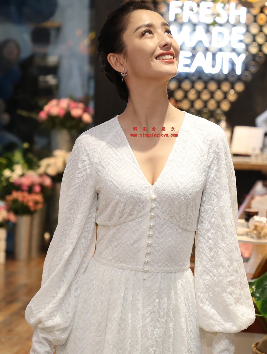 mingxinglove's tweet photo. #佟丽娅 Fresh化妆品品牌活动花絮照片，性感深V露胸、美腿光脚高跟，高清4K分辨率原图无修 #生图 下载 #明星生图 https://t.co/cjo3hnamuy
本站会员介绍 https://t.co/a9S01jvshA
此图单独购买地址 https://t.co/b8XBpDrq8W https://t.co/3NUYpMm5ji