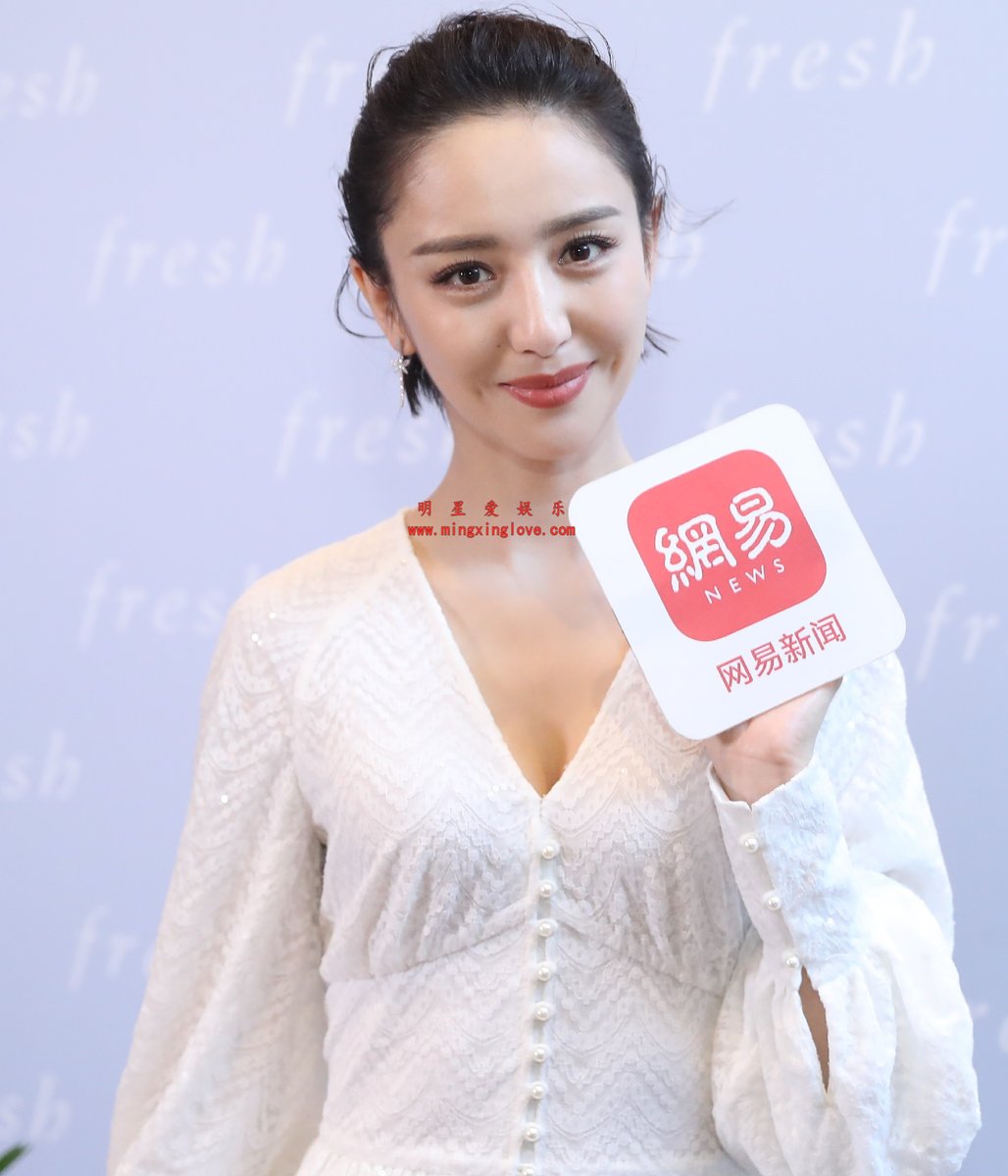mingxinglove's tweet photo. #佟丽娅 Fresh化妆品品牌活动花絮照片，性感深V露胸、美腿光脚高跟，高清4K分辨率原图无修 #生图 下载 #明星生图 https://t.co/cjo3hnamuy
本站会员介绍 https://t.co/a9S01jvshA
此图单独购买地址 https://t.co/b8XBpDrq8W https://t.co/3NUYpMm5ji