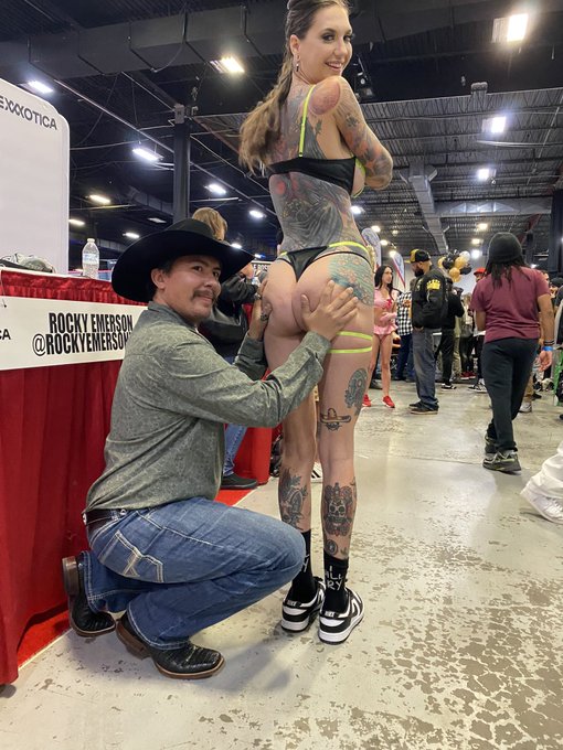 I am such a sucker for ladies i look up to literally. And @RockyEmersonXXX was&hellip; WOAH. 😳💙 she was a cute
