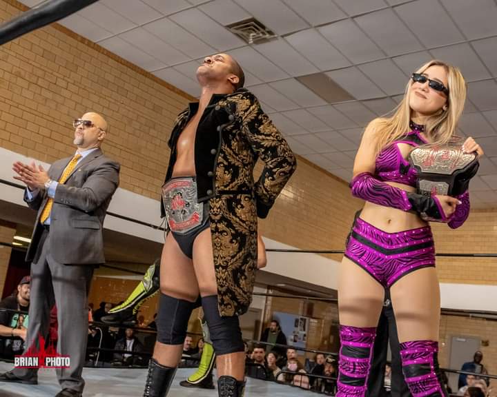 MrDariusCarter's tweet photo. There are titleholders,
Then there are CHAMPIONS.
#TheIconRun @ZaydaSteel #AbdulNasir #TheHostileCollective
{πΈ} @briank_photo https://t.co/YHe62gvQnq