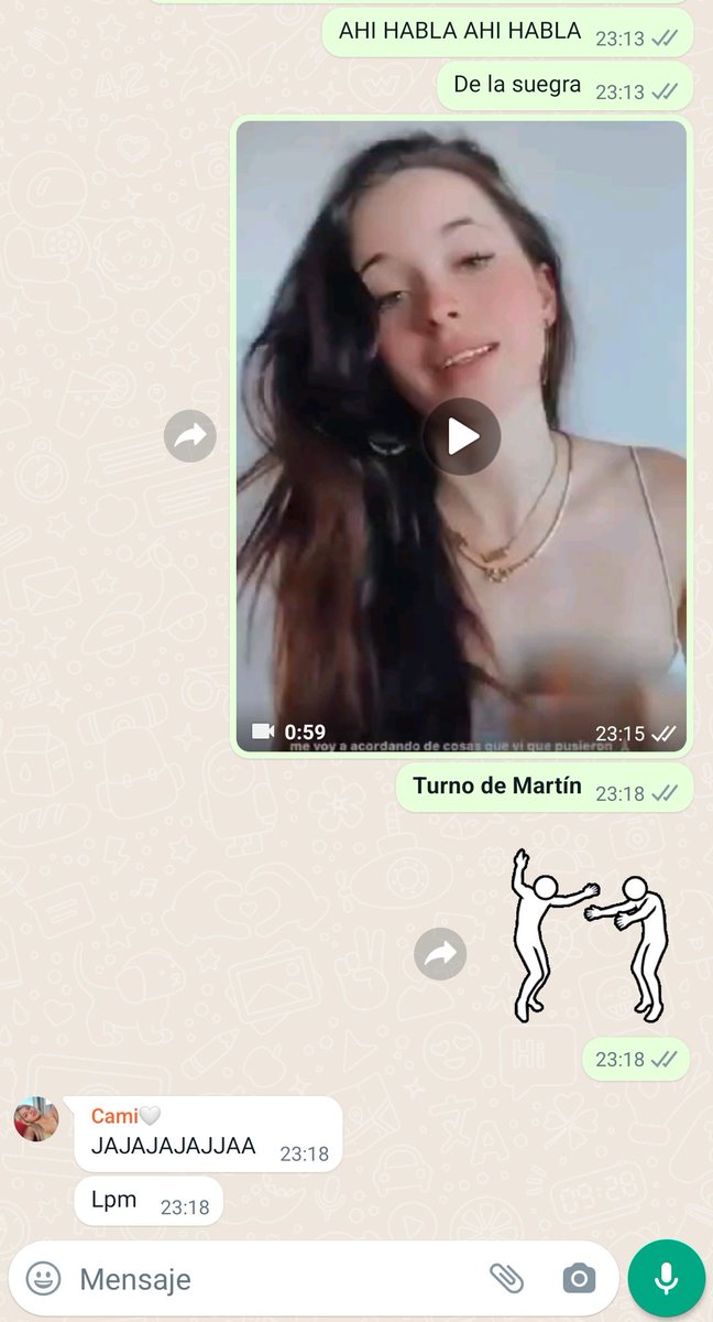 Pauuterrazas's tweet photo. Yo pasándole toda la data a mí amiga que no llego a seguir la cuenta secundaria de Carito Muller 😂 #LAAAAM #lunaenANGELDEBRITO https://t.co/B7HvvTCGKF