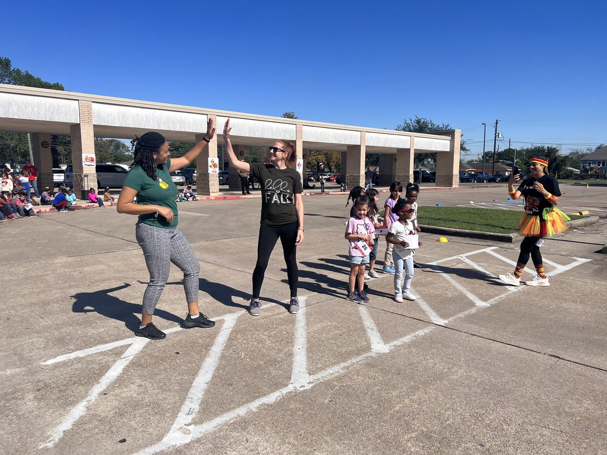 MrsSimpson202's tweet photo. “Experience” was our focus word this week and the Annual @CharlesRDrewES Turkey 🦃 Trot surely added to it! ❤️ 🏃🏾‍♀️ 🏃‍♂️ 🍁 Thank you Coach Madison and the Specials Team!!! 🙌🏻 @mcain0925 @missclarkin1st @C_Tisdom https://t.co/7JlTcIAWF3