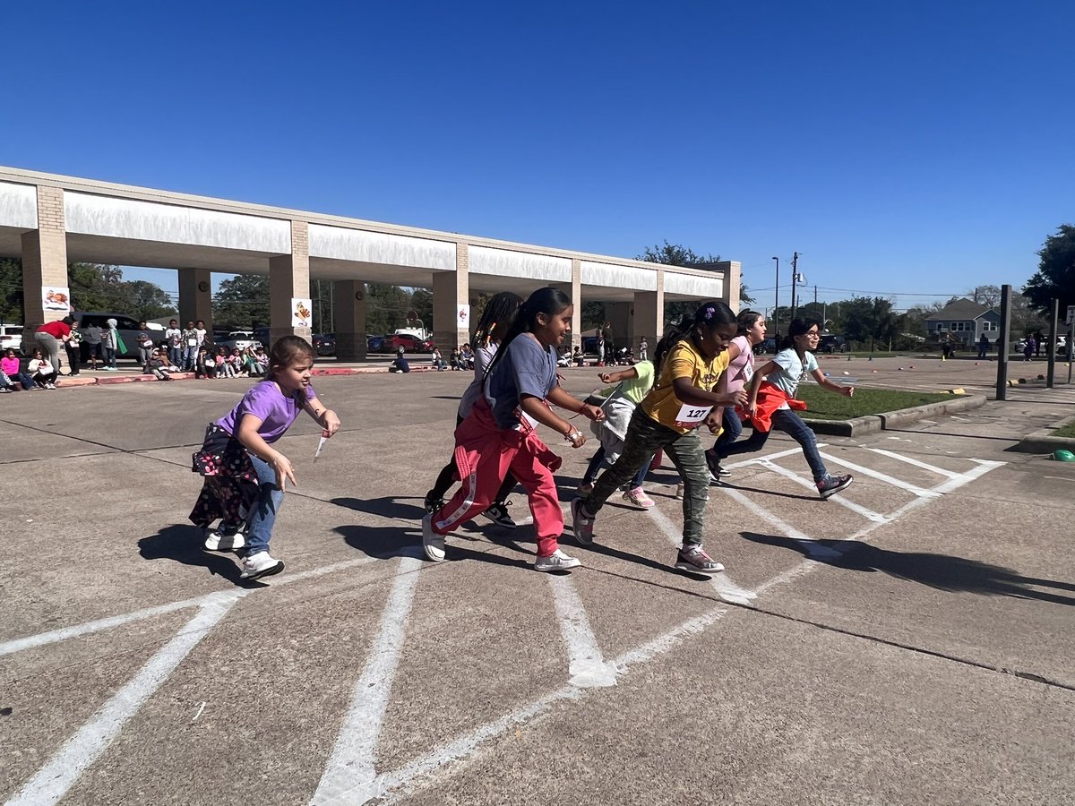MrsSimpson202's tweet photo. “Experience” was our focus word this week and the Annual @CharlesRDrewES Turkey 🦃 Trot surely added to it! ❤️ 🏃🏾‍♀️ 🏃‍♂️ 🍁 Thank you Coach Madison and the Specials Team!!! 🙌🏻 @mcain0925 @missclarkin1st @C_Tisdom https://t.co/7JlTcIAWF3