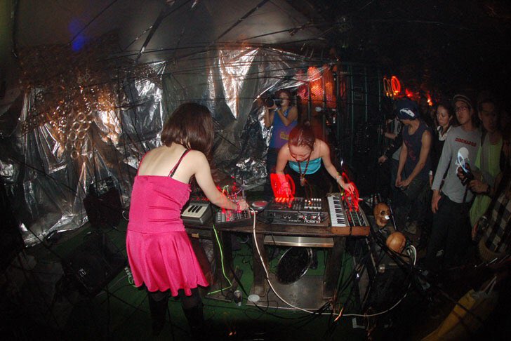 diesuckeartaker's tweet image. ラムちゃんとまゆこちゃんのCROSSBRED結成20周年ですよ！みなさま大集合よろしくお願いいたします～🎊🎉㊗️11月26日(日)に場所は@conpass1で！

#crossbred #risefromthedead #blackganion #eartaker #djkeihin #kabamix #atmosphäre