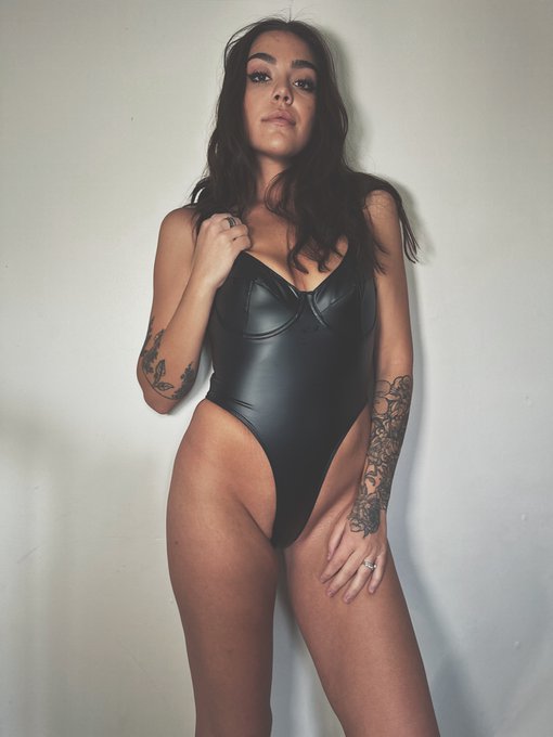 Im just sooo sesxy even life gets hard 😜 https://t.co/DB1JYr0DbC<a href="/tag/nsfw"class="tags"><span>#nsfw</span></a>