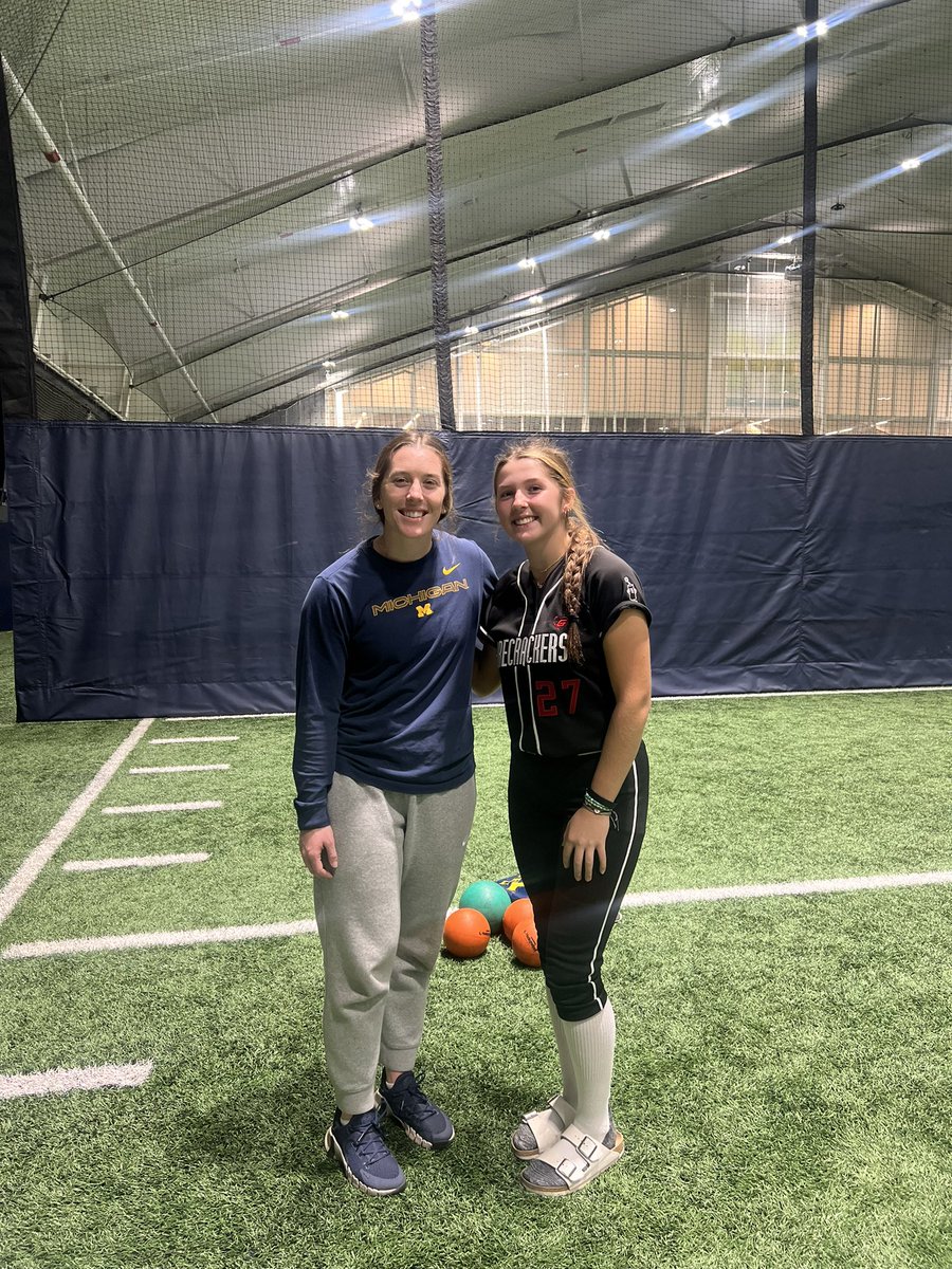 Huge thank you to Coach @canfield_faith and the others for hosting the amazing offensive camp tonight. I had a great time and I hope to be back soon. Go Blue! 💙💛 @CSA_Athletes @Firecrackers_MI