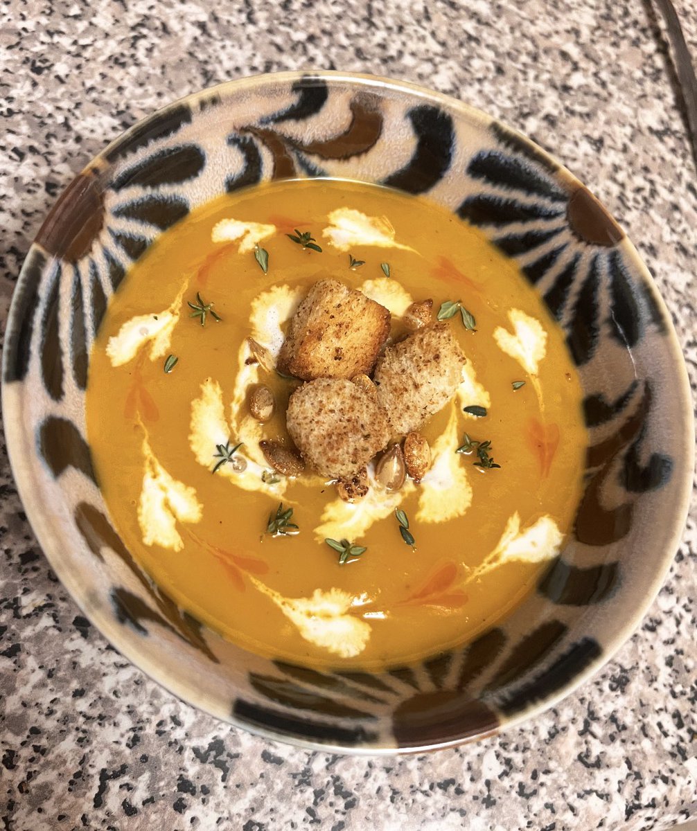 So I made some Acorn Squash soup tonight and lemme tell you.. *chefs kiss* 🤤😍 #soupszn