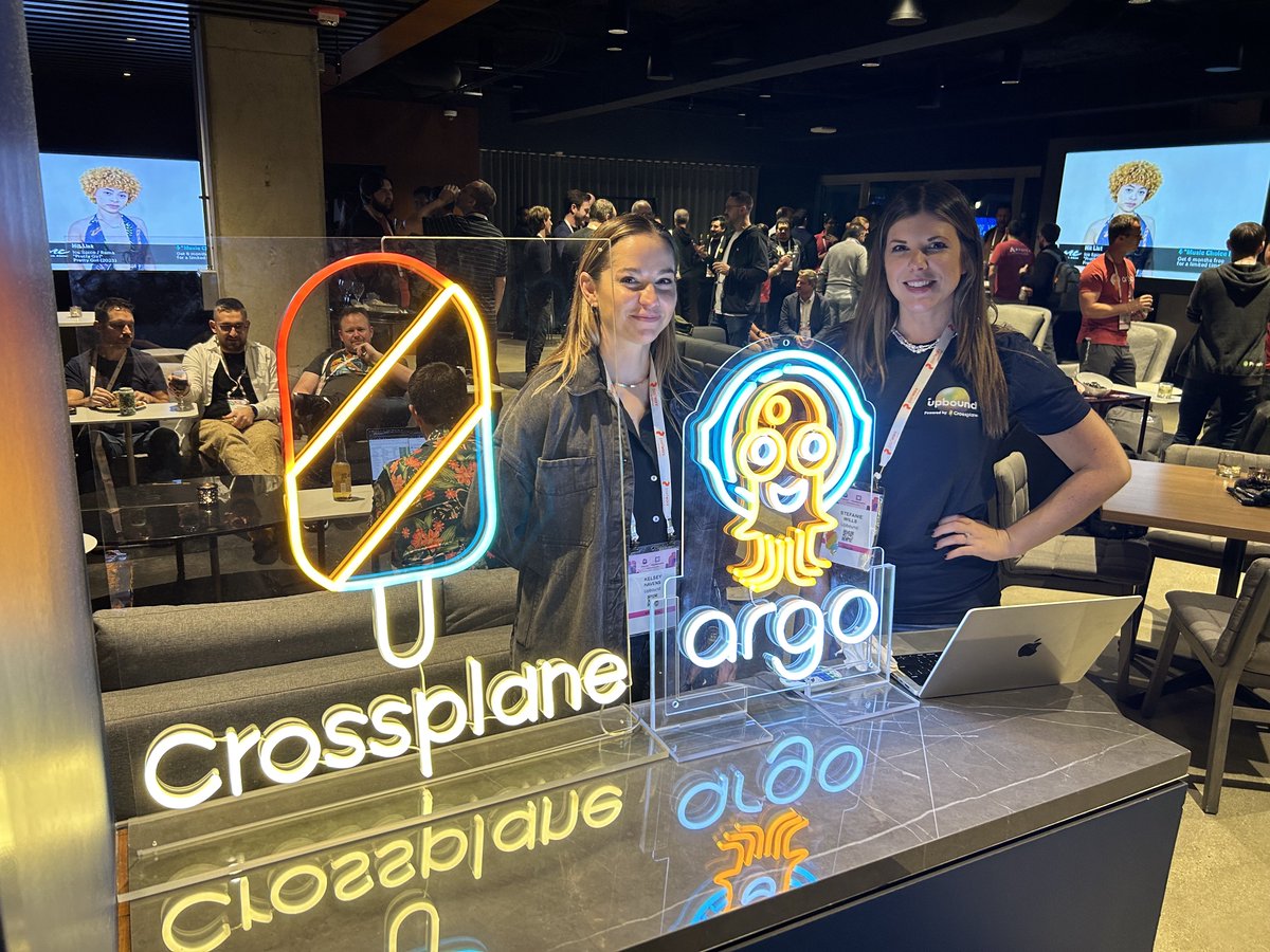 10kelly's tweet photo. Enjoyed catching up with friends, colleagues, and the community at @KubeCon_ Chicago by @CloudNativeFdn!
Loved the @upbound_io 🫶 @crossplane_io coffee ☕️! https://t.co/9Yjg0na3yH