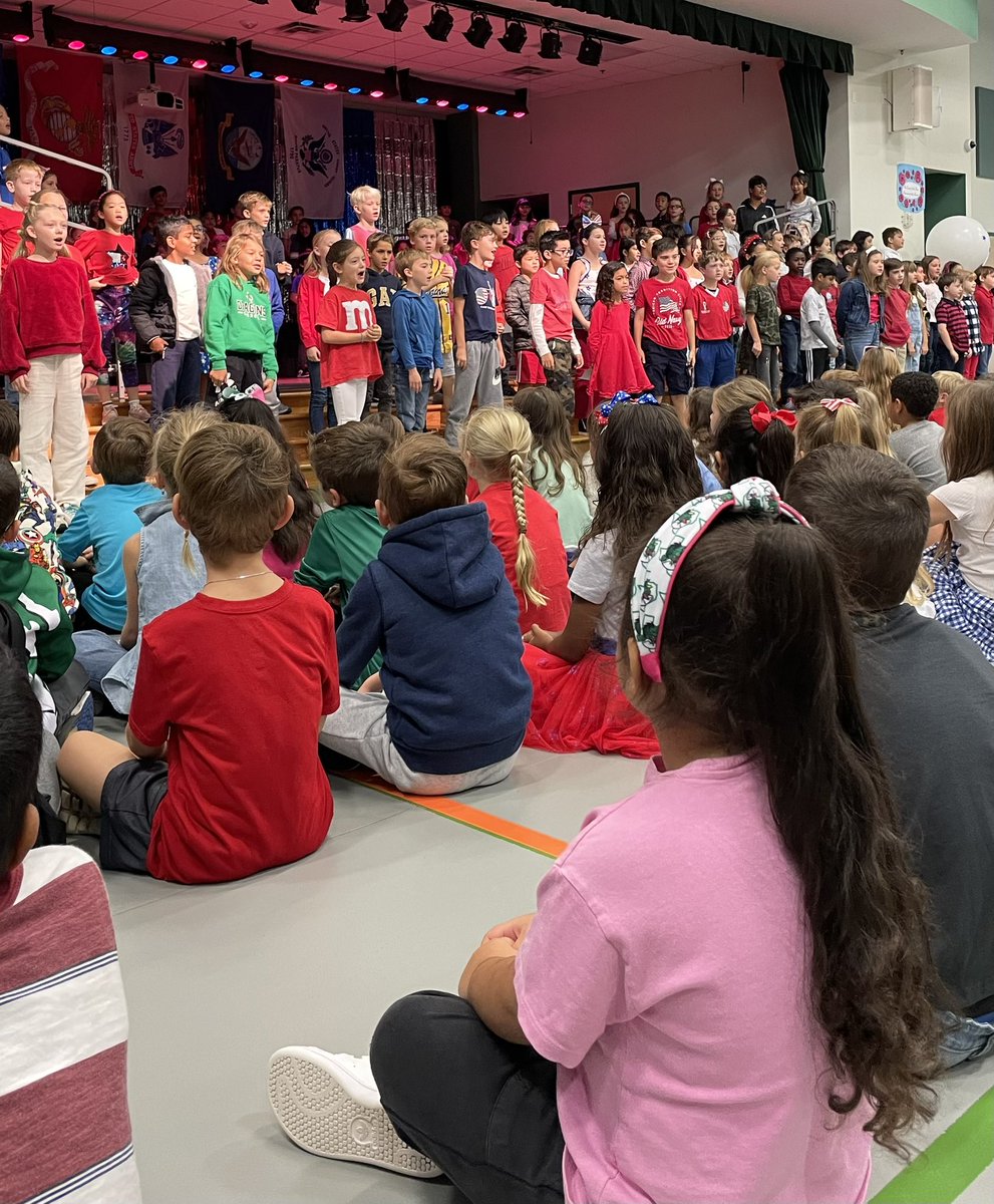 WGESSutton's tweet photo. ⭐️🇺🇸Thank you veterans for your service! 🇺🇸⭐️ @WGESdragons @WGES_Music https://t.co/1YQpsZoBkL