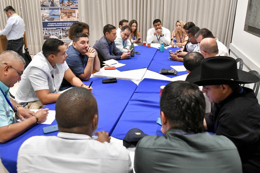 olmedolopezm's tweet photo. Gran alegría, ver tanta juventud entre los gobernadores electos que respaldan el proyecto progresista del gobierno del Presidente @petrogustavo . https://t.co/er9NxGzABU