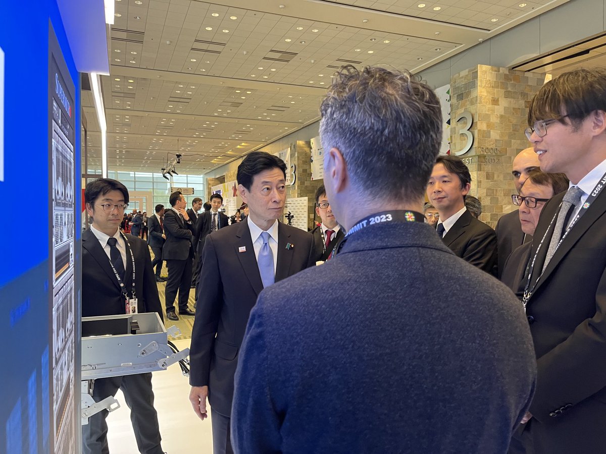 サンフランシスコで開催中のAPECのSupermicroさんのブースで、西村大臣