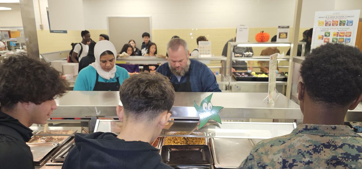 AP_MVHS's tweet photo. Honored to serve with these amazing women today!  Always love volunteering in our cafeteria for the Thanksgiving Meal!!! @MVMAJORS @FCPSR3 https://t.co/toXI6434Tk