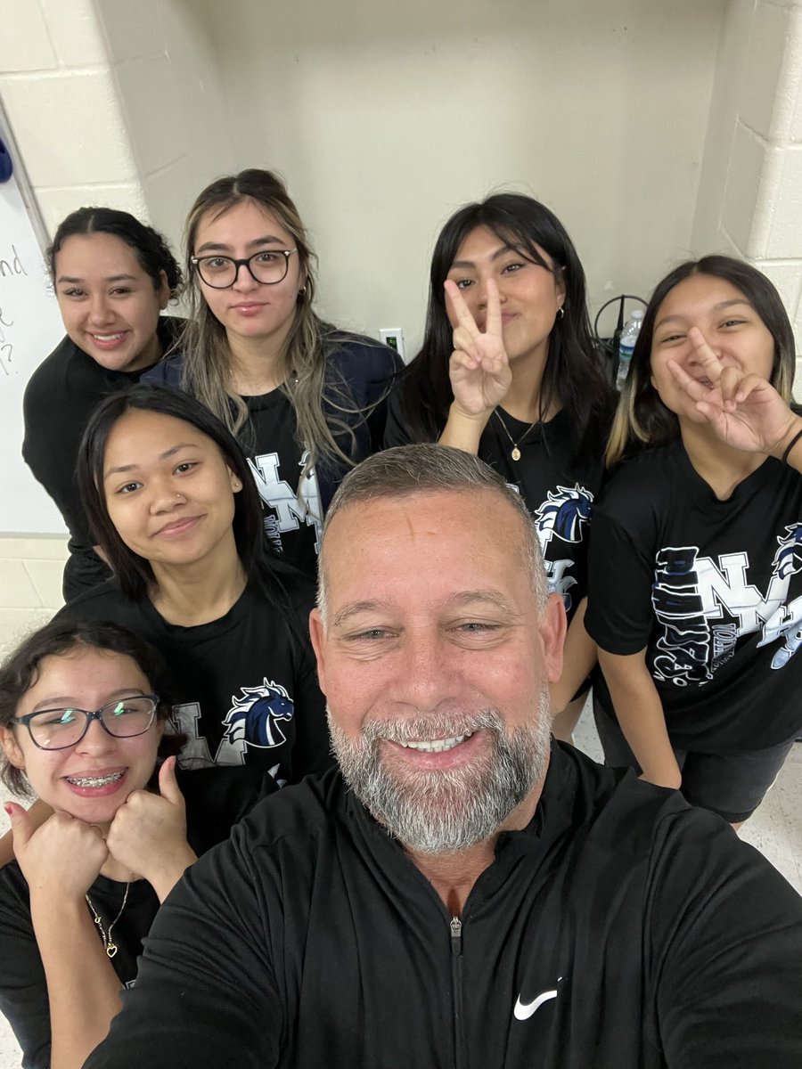 NorthMesquiteHS's tweet photo. @vb_stallion spent some time at @ShandsES this morning greeting students and then reading with some classes. #NorthsidePride #LETMISD https://t.co/1qG936oR7e